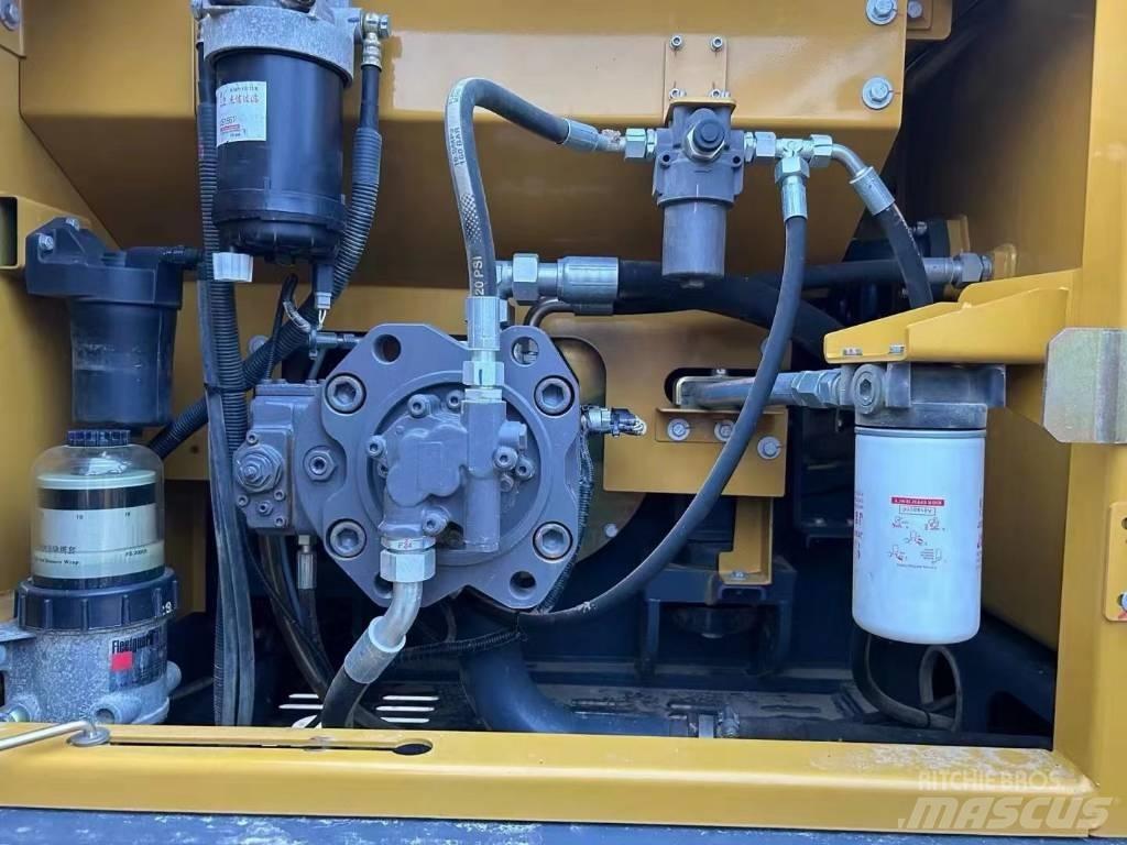 XCMG XE 200 DA Гусеничные экскаваторы