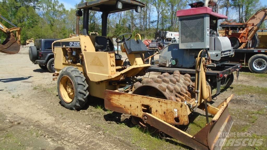 CAT CP 323 C Комбинированные катки