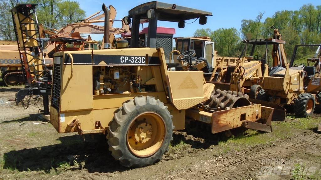 CAT CP 323 C Комбинированные катки