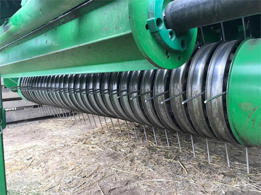 John Deere 990 Рулонные пресс-подборщики