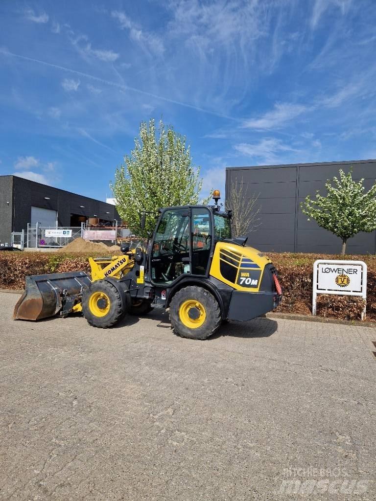 Komatsu WA70M Малые погрузчики