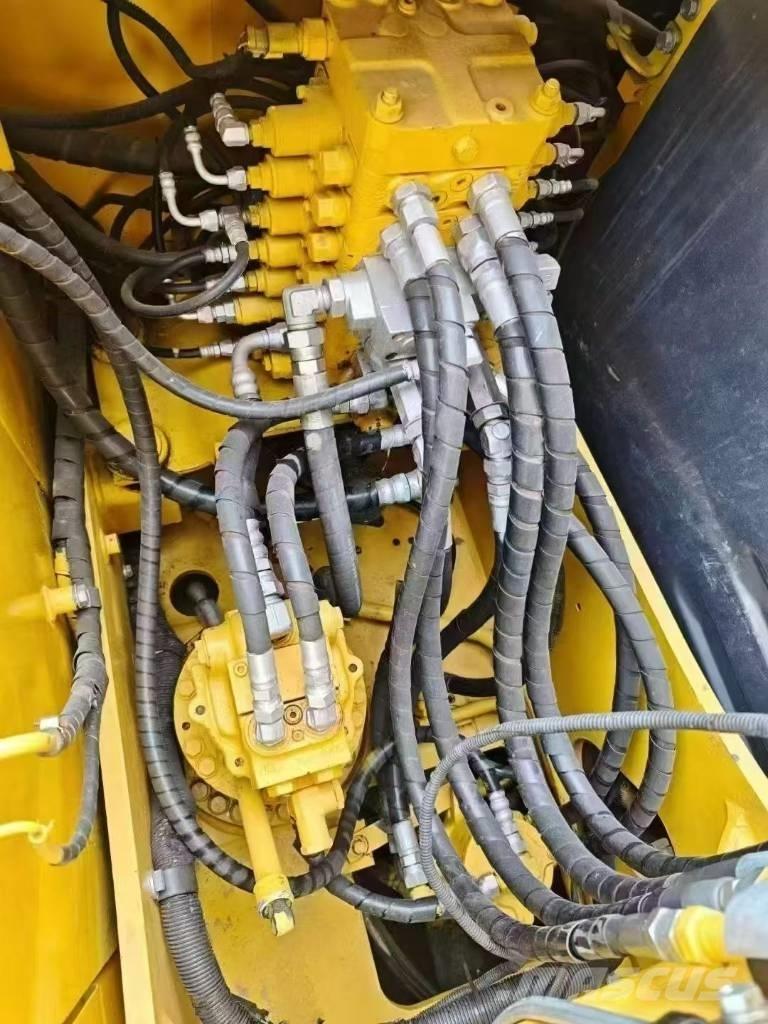 Komatsu 130-7 Гусеничные экскаваторы