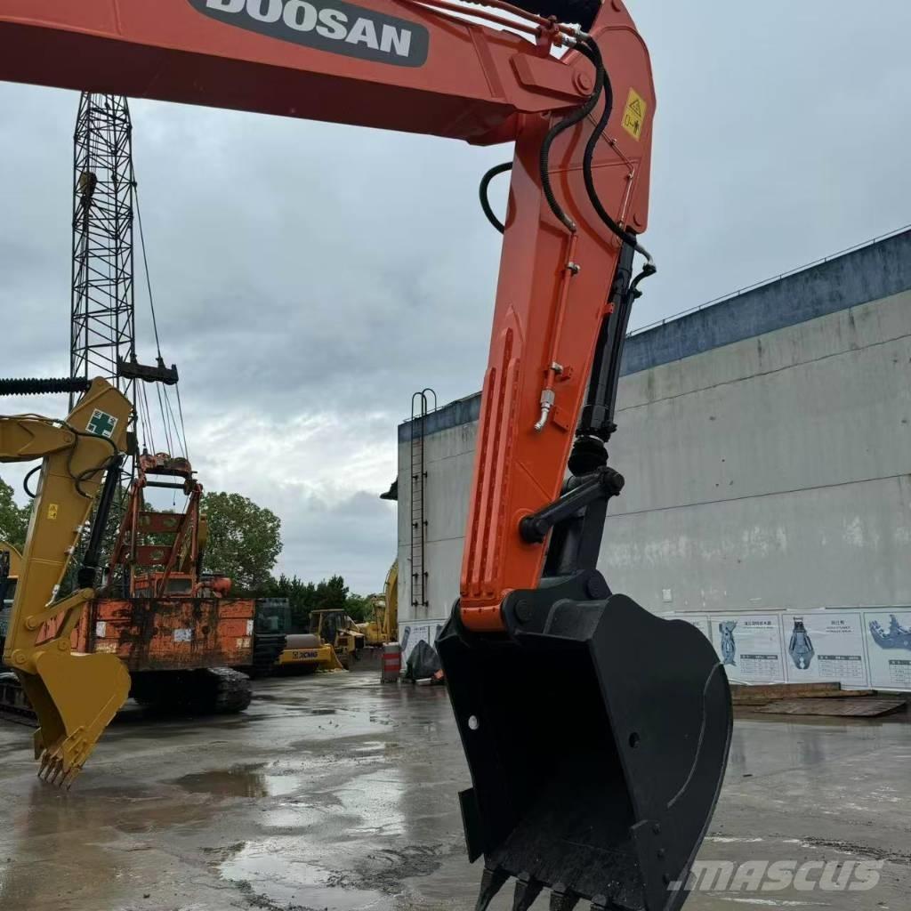 Doosan DX 225 LC Гусеничные экскаваторы