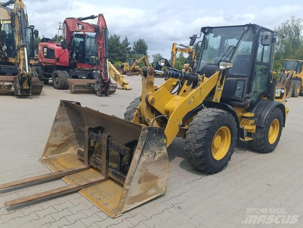 CAT 908M Фронтальные погрузчики