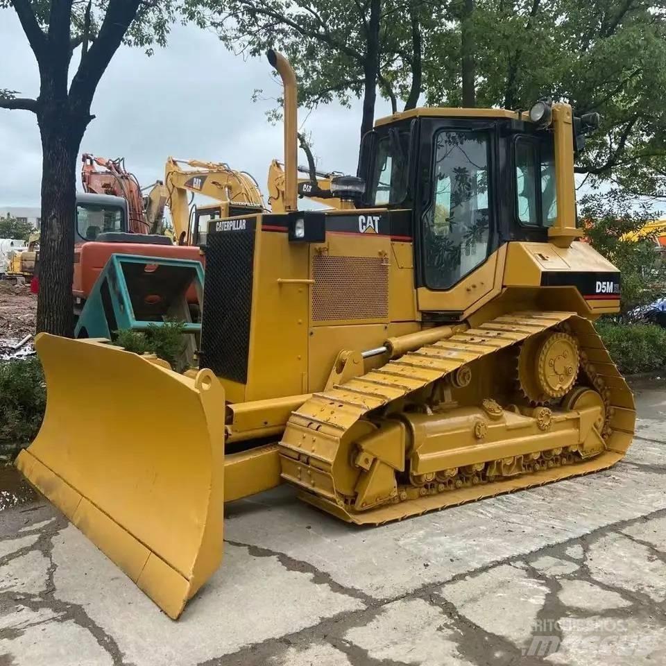 CAT D5M Гусеничные бульдозеры