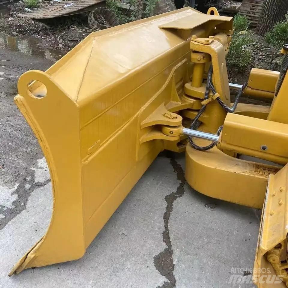 CAT D5M Гусеничные бульдозеры