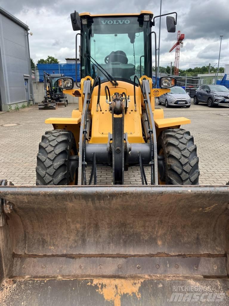 Volvo L 30 G Фронтальные погрузчики
