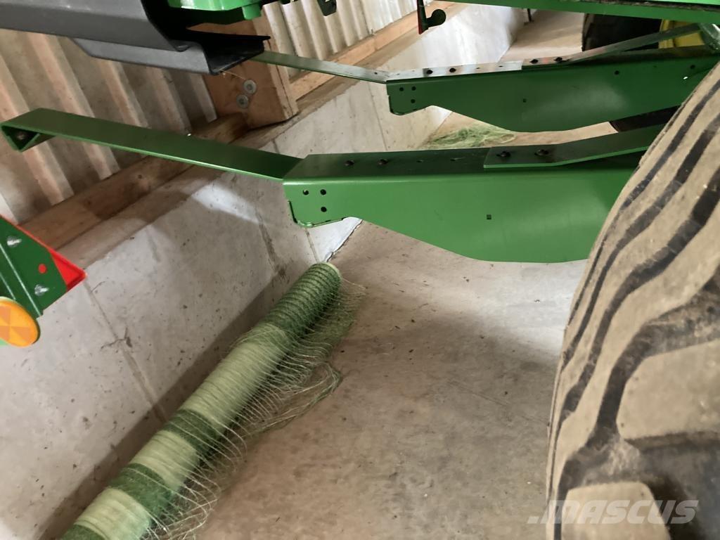 John Deere V461M Рулонные пресс-подборщики