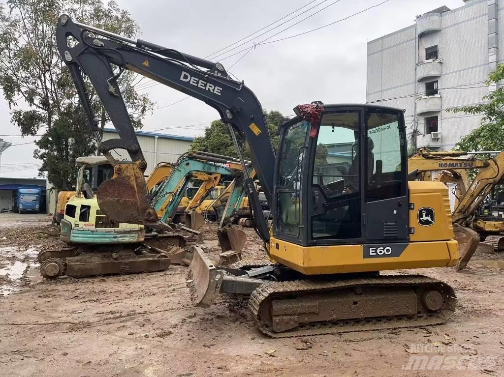 John Deere E60 Мини-экскаваторы
