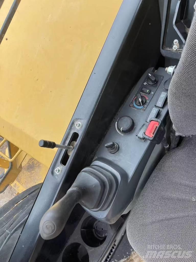 John Deere E60 Мини-экскаваторы