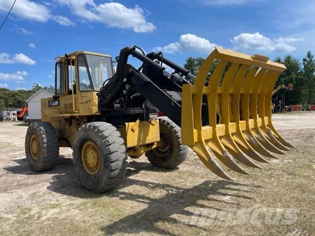CAT IT 28 B Фронтальные погрузчики