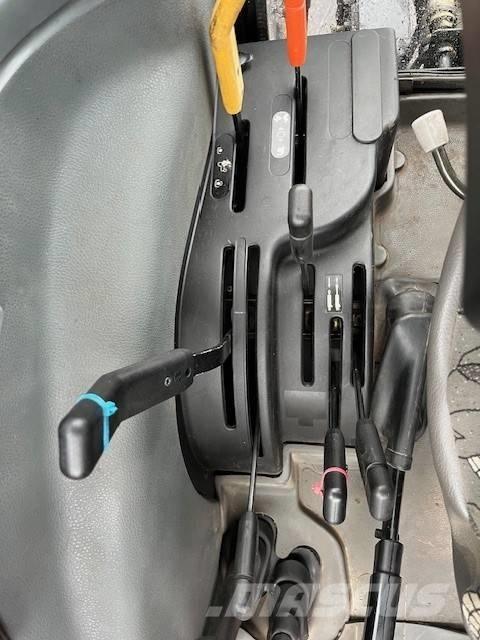 New Holland 5635 Трактора