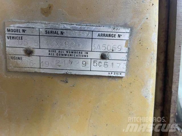 CAT D5B 44x890 Гусеничные бульдозеры