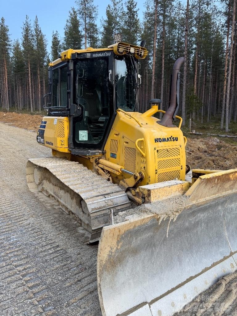 Komatsu D 37 PX-23 Гусеничные бульдозеры