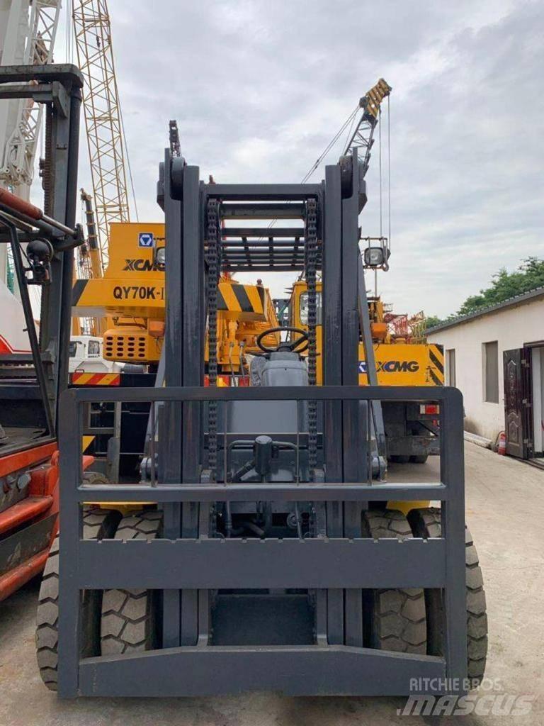Komatsu 8 Ton Дизельные погрузчики