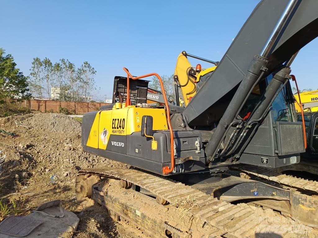 Volvo EC 240 Гусеничные экскаваторы