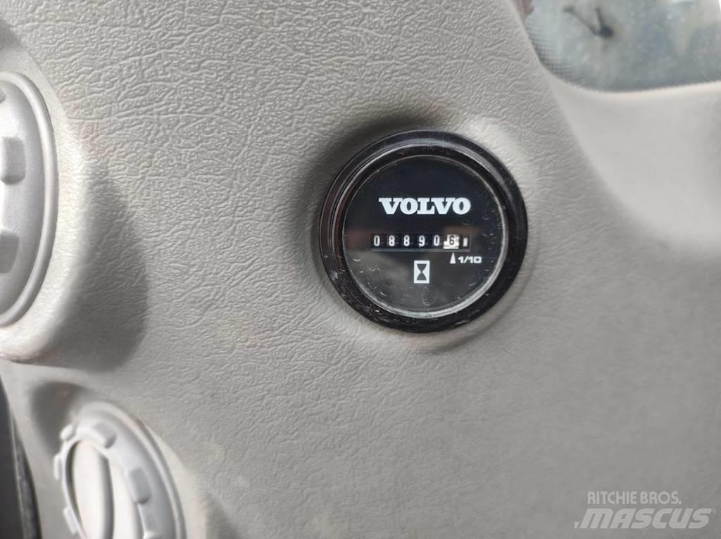 Volvo EC300DL Гусеничные экскаваторы