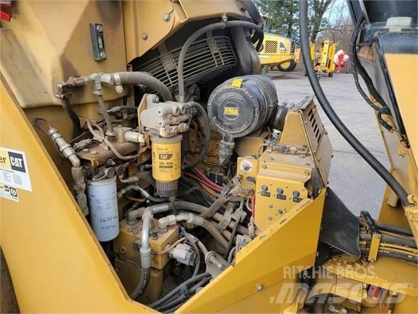 CAT CB64 Грунтовые катки