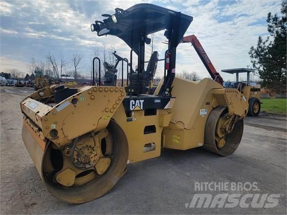 CAT CB64 Грунтовые катки