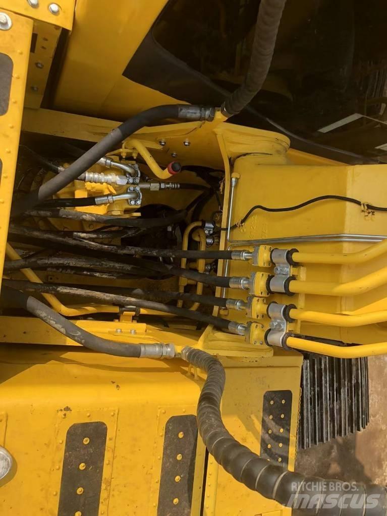 Komatsu PC200-8 Гусеничные экскаваторы