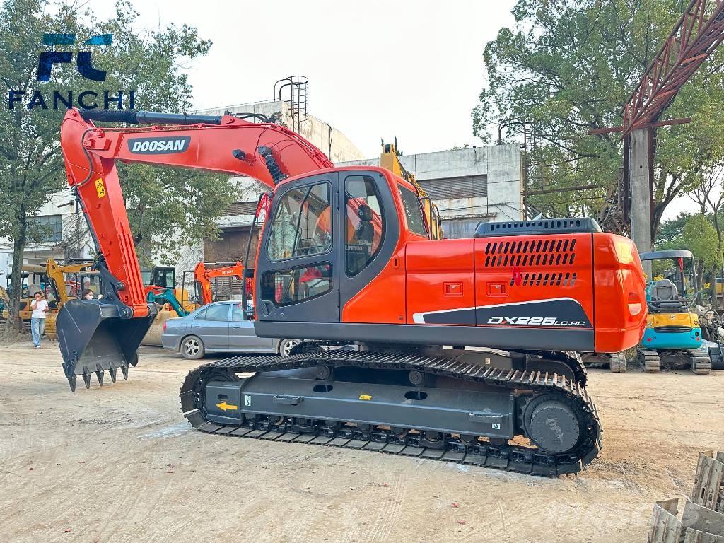 Doosan DX 225 LC Гусеничные экскаваторы