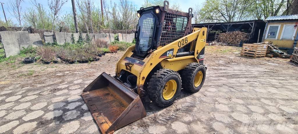 CAT 236 B Малые погрузчики