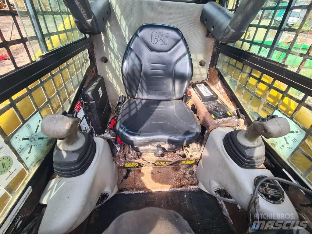 CAT 236 B Малые погрузчики