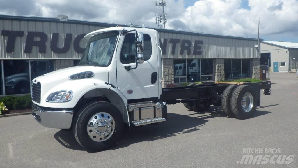 Freightliner M2106 Шасси с кабиной