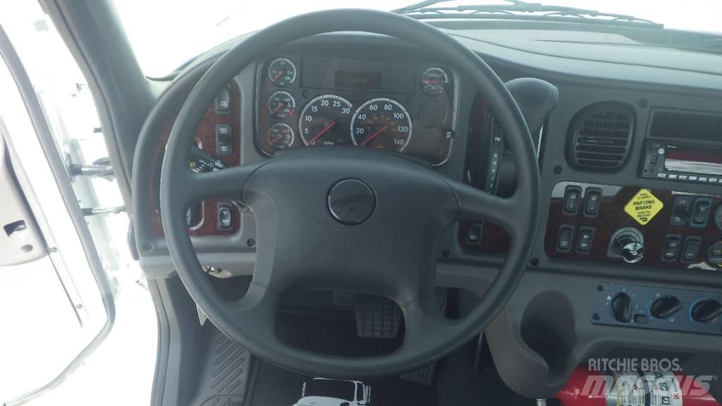 Freightliner M2106 Шасси с кабиной