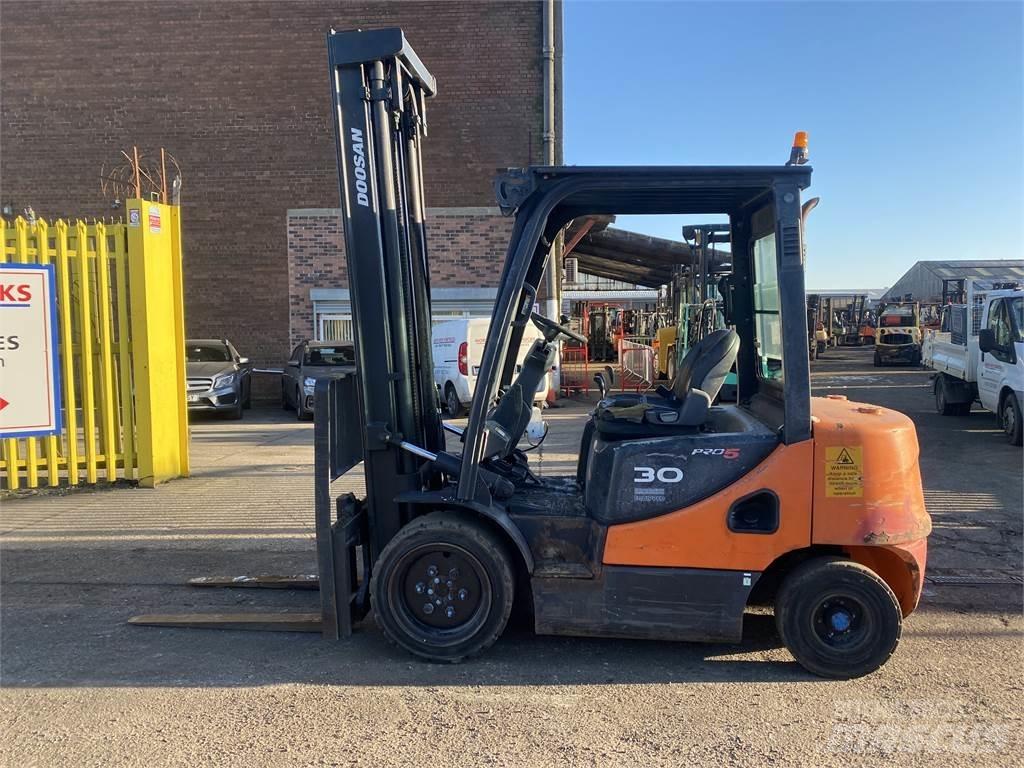 Doosan D30S-5 Дизельные погрузчики