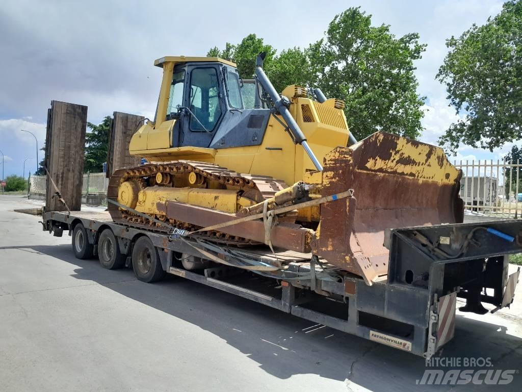 Komatsu D 65 E Гусеничные бульдозеры