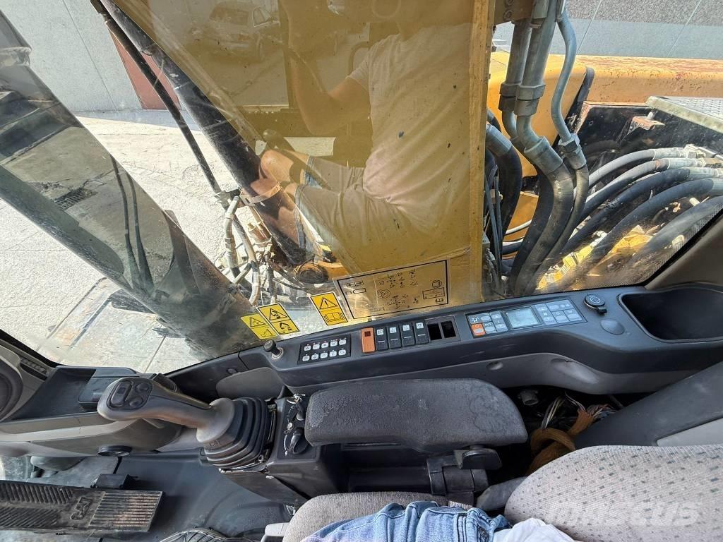 CAT M 322 D Колёсные экскаваторы
