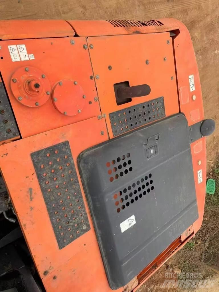 Hitachi ZX 200 Гусеничные экскаваторы