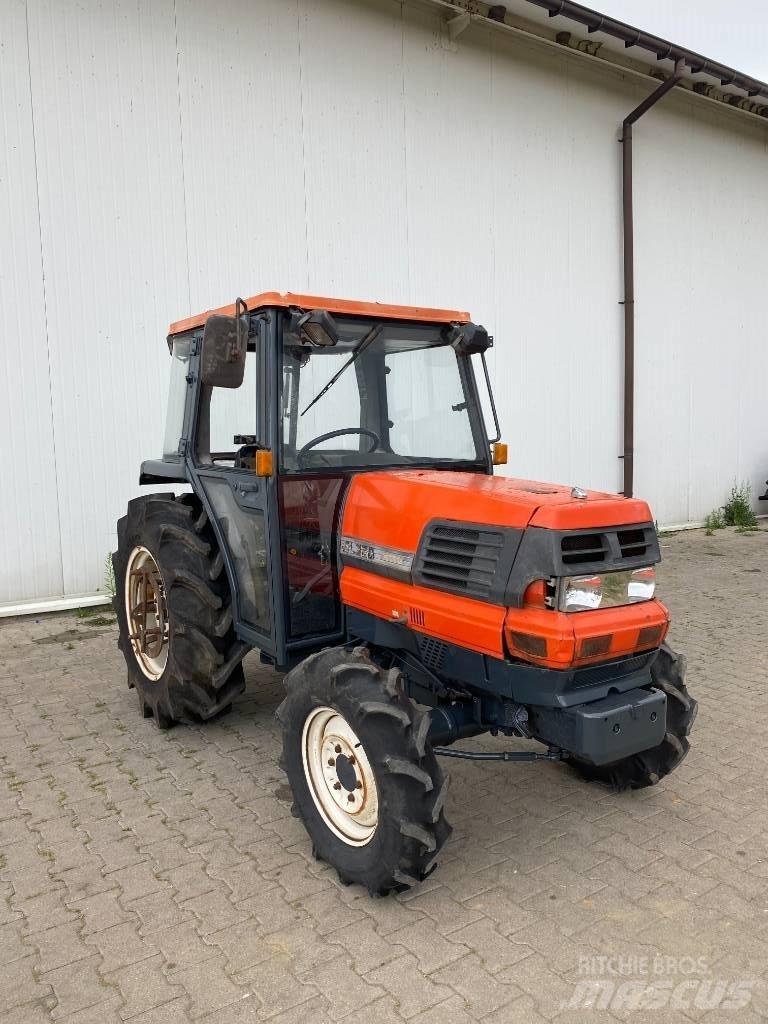 Kubota GL 320 Коммунальные тракторы