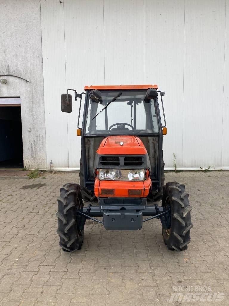 Kubota GL 320 Коммунальные тракторы