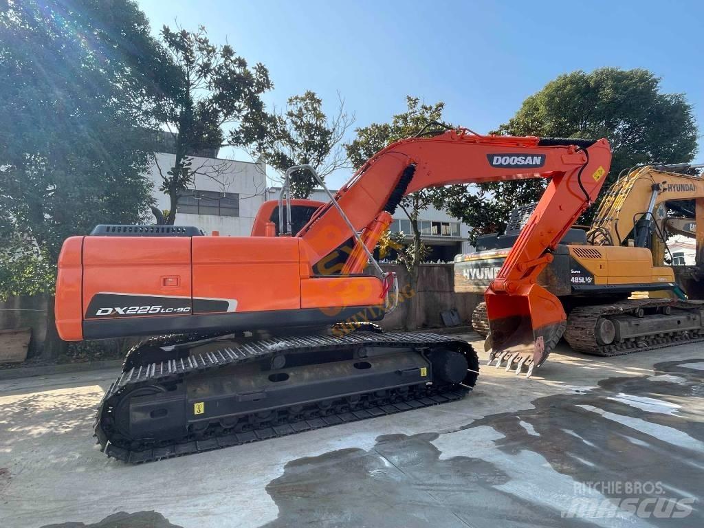 Doosan DX 225 LC Гусеничные экскаваторы