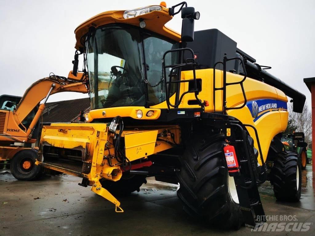 New Holland CX8070 Зерноуборочные комбайны