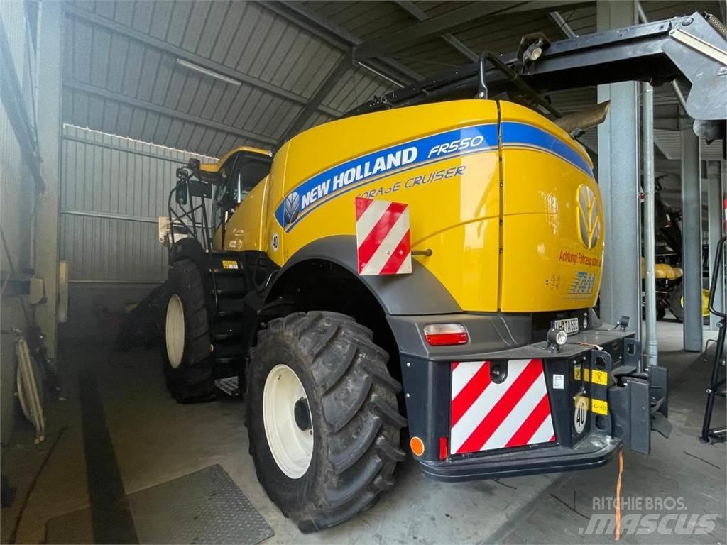 New Holland FR550 Самоходные кормоуборочные комбайны
