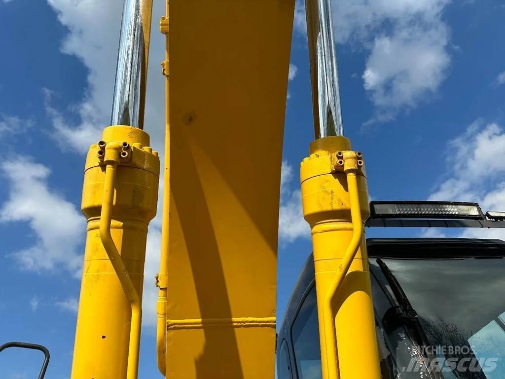 New Holland E215 Гусеничные экскаваторы