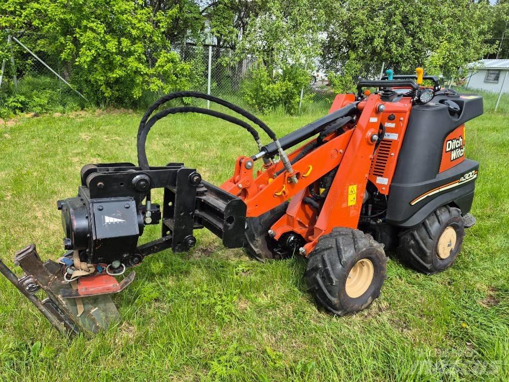 Ditch Witch R300 Траншеекопатели