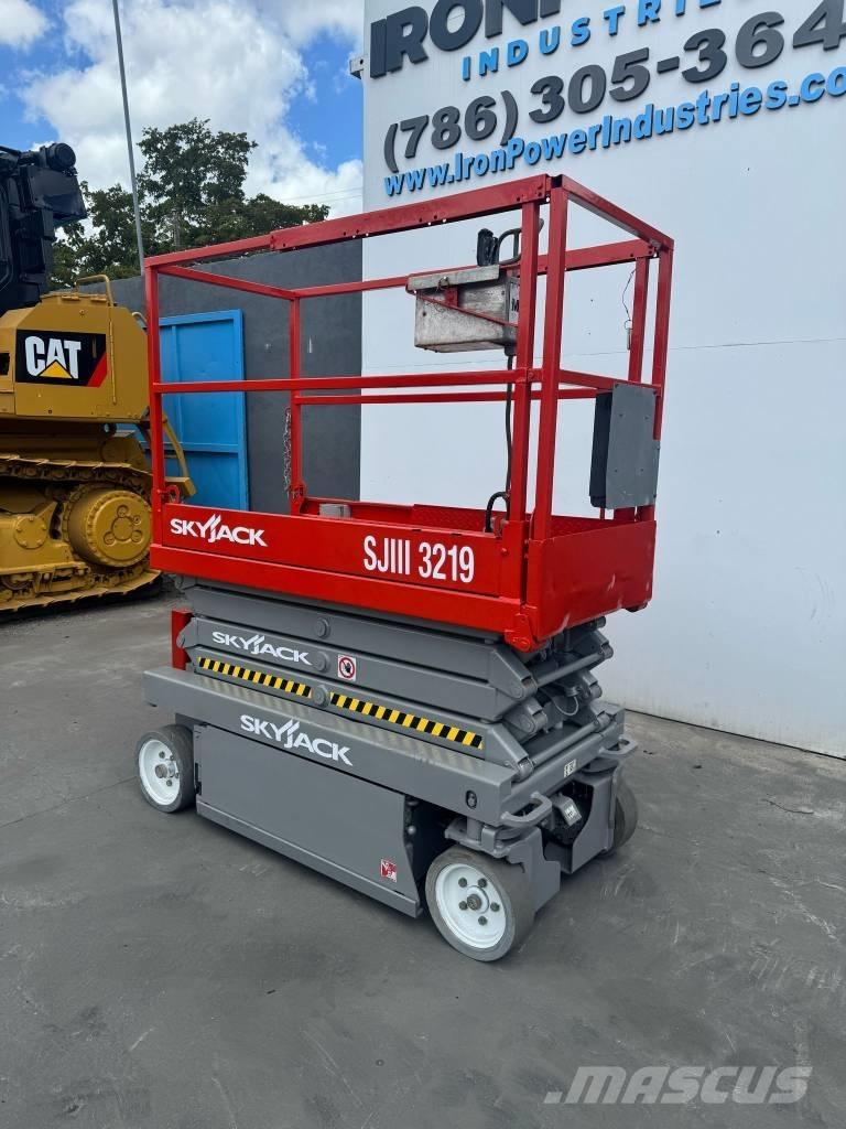 SkyJack SJ III 3219 Ножничные подъемники
