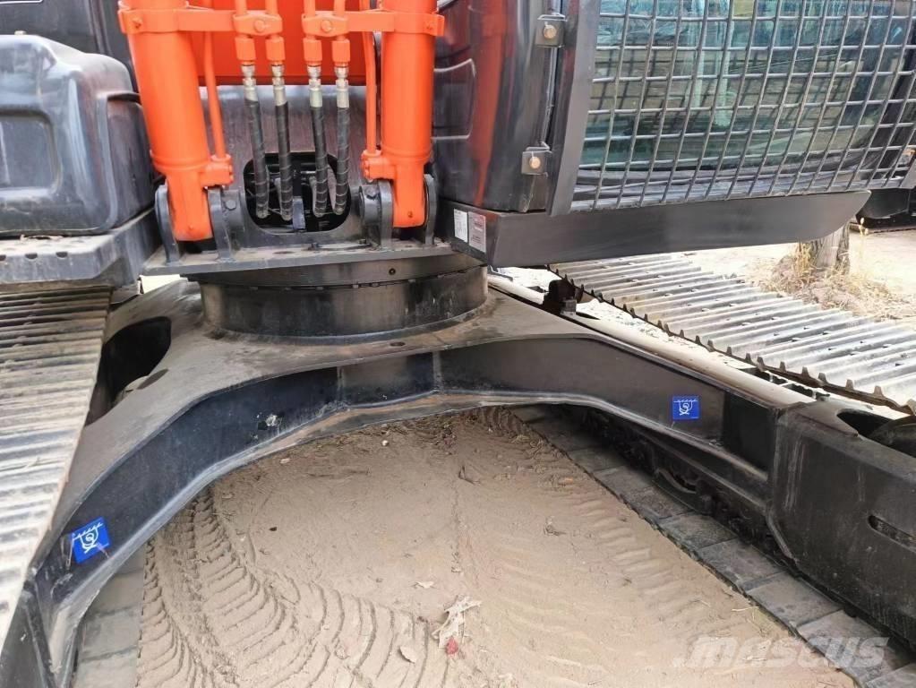 Hitachi ZX120-6 Гусеничные экскаваторы