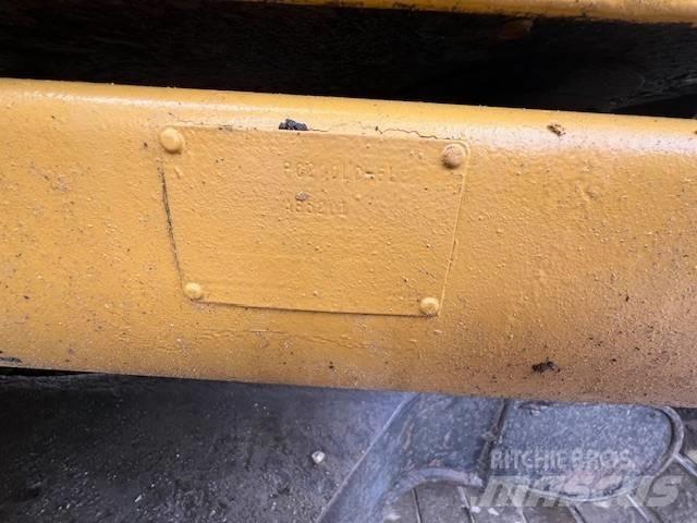 Komatsu PC 200 LC-6L Гусеничные экскаваторы