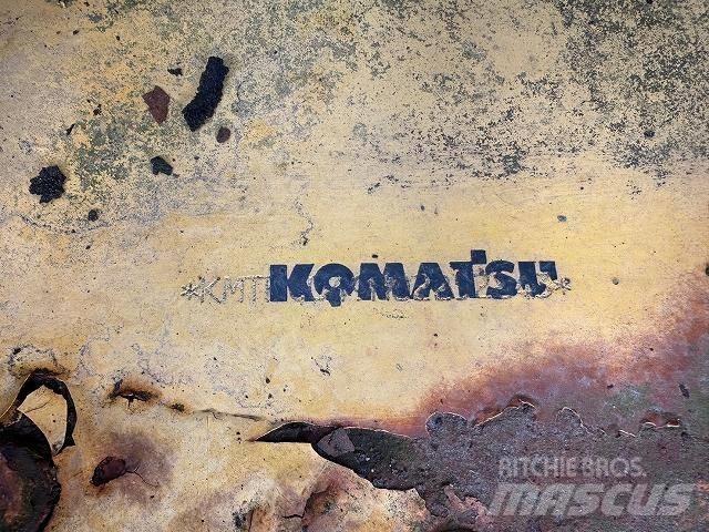 Komatsu PC200-7 Малые экскаваторы 7т-12т