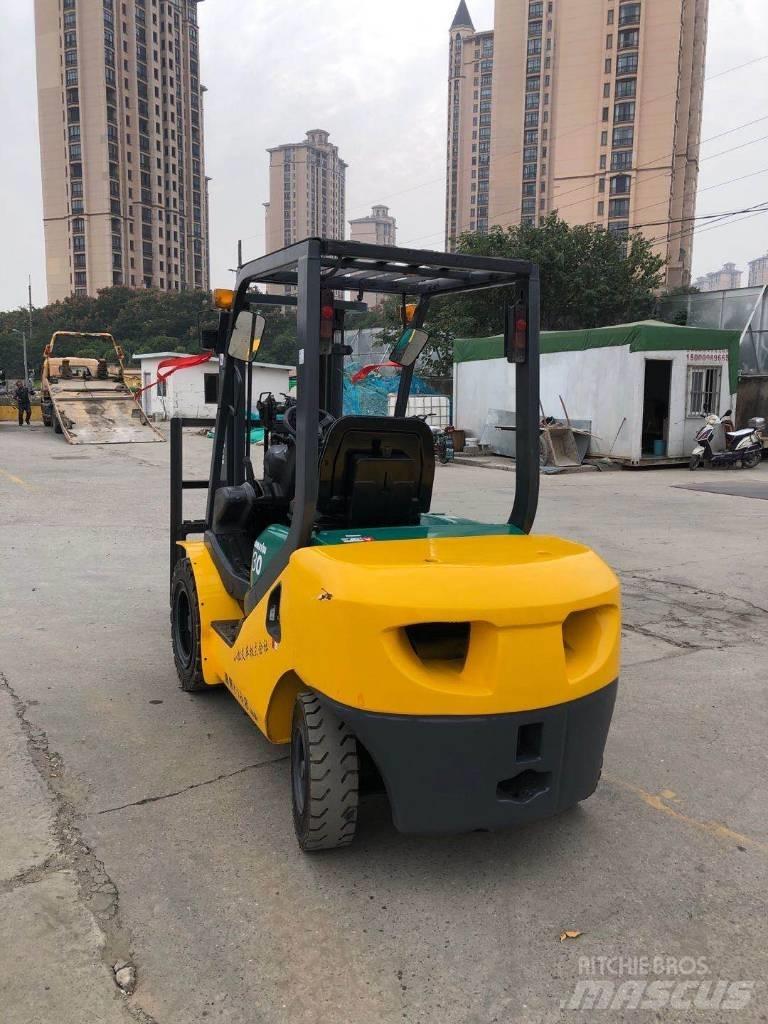 Komatsu FD30 Дизельные погрузчики