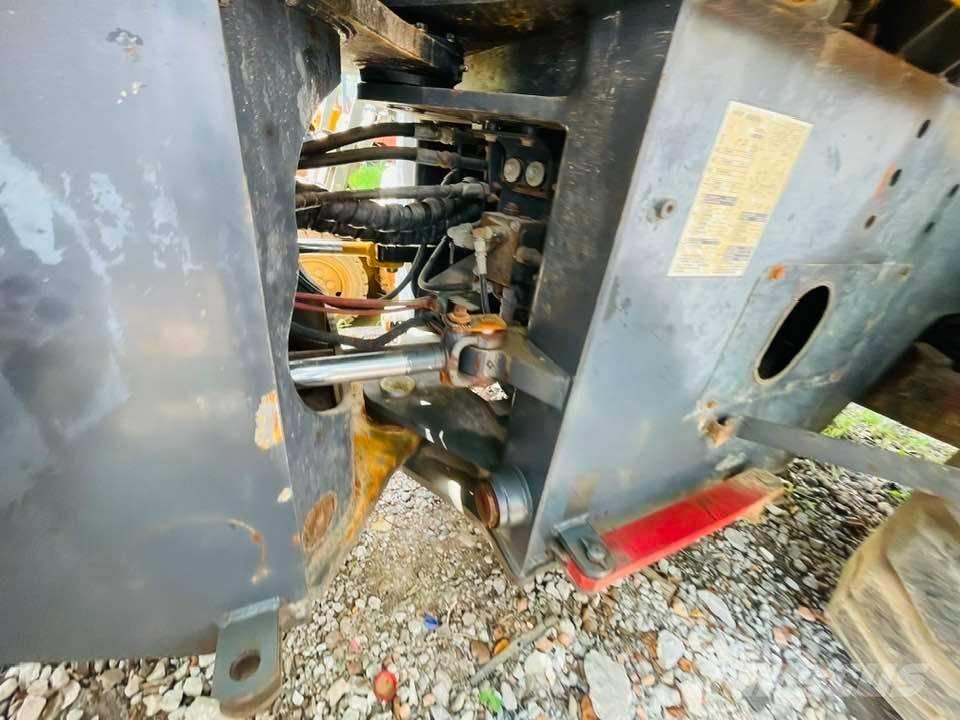 Komatsu WA320 Фронтальные погрузчики