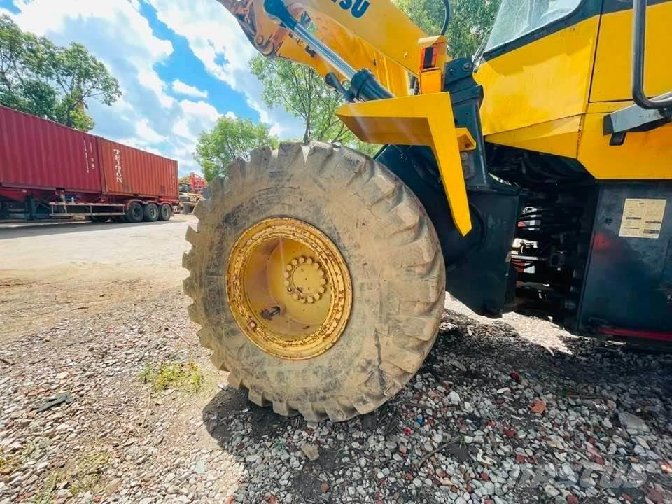 Komatsu WA320 Фронтальные погрузчики