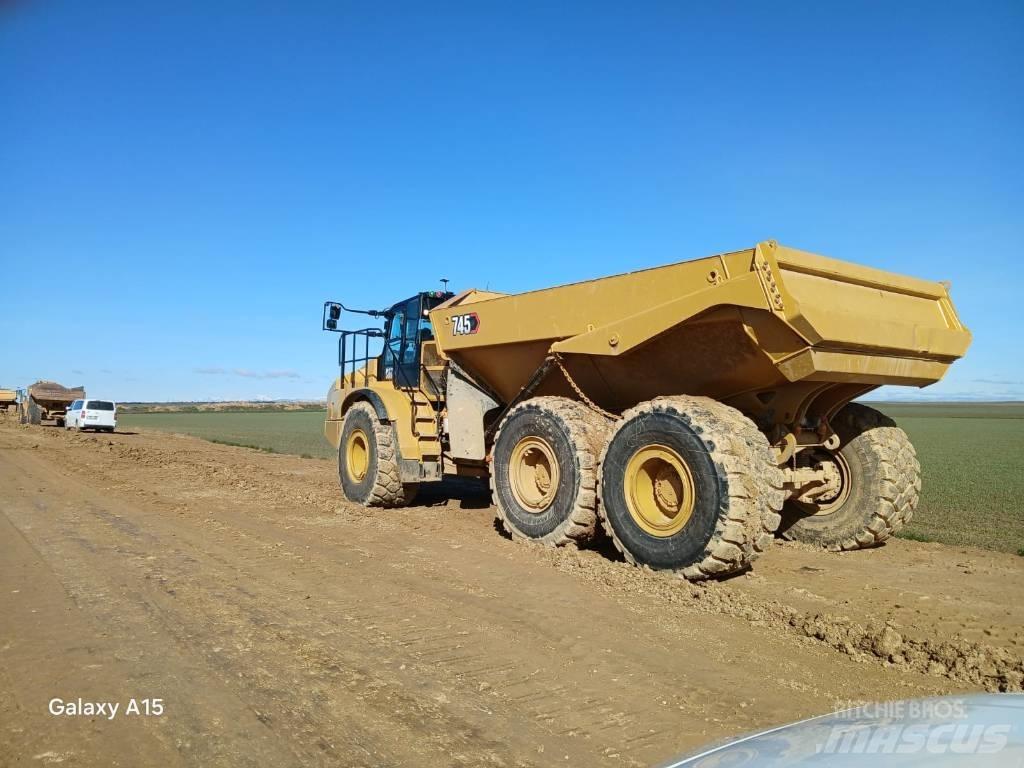 CAT 745 Шарнирно-сочленённые самосвалы