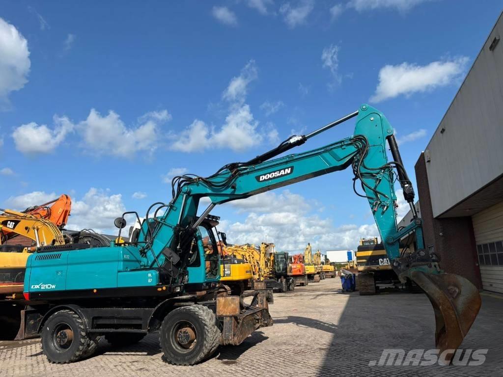Doosan DX 210 W Колёсные экскаваторы