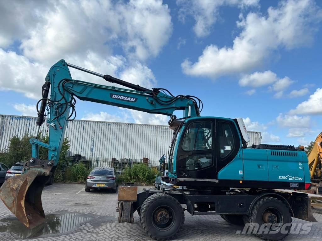 Doosan DX 210 W Колёсные экскаваторы
